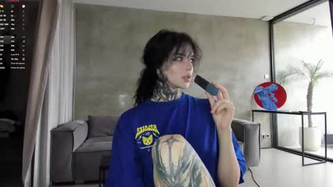 Snapshot of uwu_eva chatting on October 22, 7:55 am Eva online show from October 22, 7:55 am