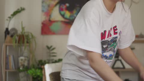 Mia online show from December 2, 8:47 am