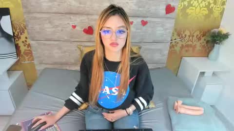 vaaiolett_12 online show from March 4, 4:09 pm