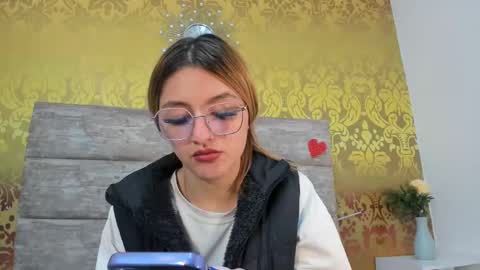vaaiolett_12 online show from March 10, 4:14 pm