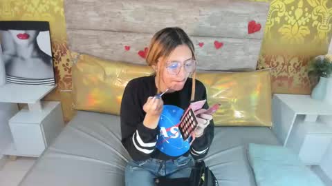 vaaiolett_12 online show from March 4, 12:33 pm