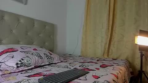 Snapshot of vahiolet_smith chatting on September 10, 3:18 am Vahiolet smith online show from September 10, 3:18 am