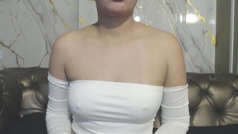 Snapshot of vainilla_cam chatting on October 15, 12:36 am Vainilla online show from October 15, 12:36 am
