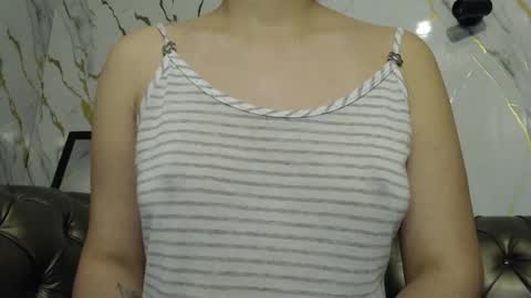 Snapshot of vainilla_cam chatting on October 12, 2:15 am Vainilla online show from October 12, 2:15 am