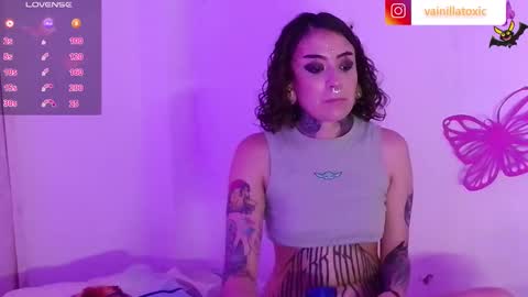 Vainilla Independent model online show from November 14, 7:49 pm