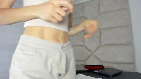 V A I O L E T T  S M I T H online show from September 24, 10:55 am