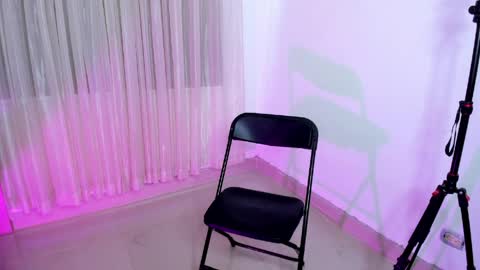 HI IM NEW online show from April 8, 5:38 pm