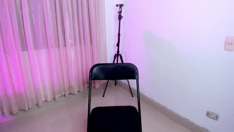 HI IM NEW online show from December 2, 4:16 pm