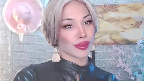 Amanda online show from April 25, 1:35 pm