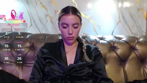 Snapshot of valentina_red18 chatting on September 18, 4:55 pm Valentina online show from September 18, 4:55 pm