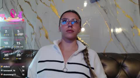 Snapshot of valentina_red18 chatting on October 12, 6:43 pm Valentina online show from October 12, 6:43 pm