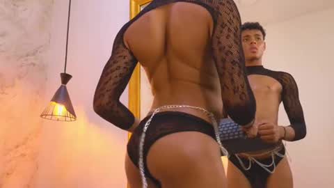 valentino_thompson online show from October 16, 9:13 pm