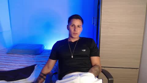 VALENTINO online show from March 27, 10:22 pm