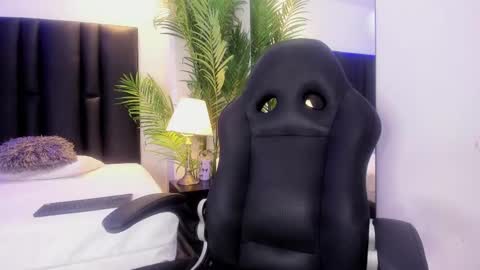 valeri_tafur online show from October 31, 11:21 am