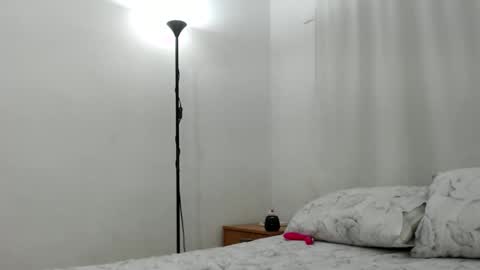 Snapshot of valeria__rosse chatting on October 21, 7:13 am online show from October 21, 7:13 am