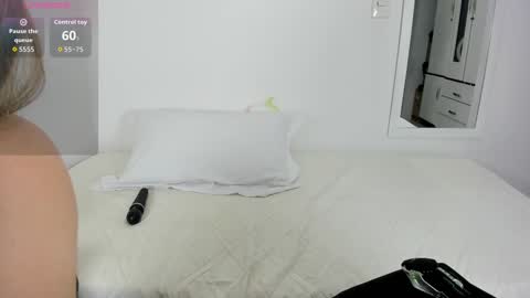 valerialoren online show from October 31, 3:51 am