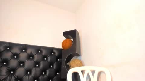 valeriapinkk online show from April 14, 2:09 pm