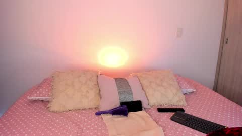 valeriekhaleesi online show from May 17, 5:44 pm