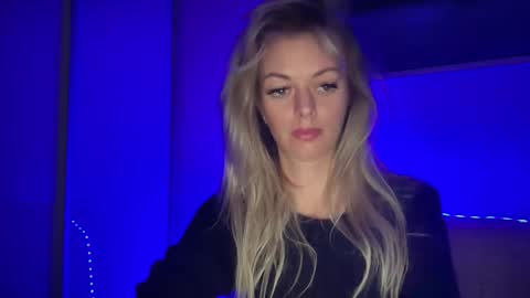 Valerie  online show from February 11, 10:35 pm