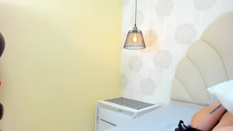 Snapshot of valery_smitd chatting on February 1, 5:37 pm Valery  online show from February 1, 5:37 pm