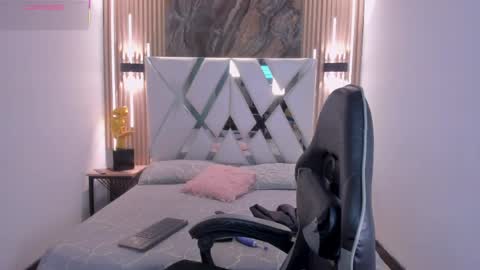 Val online show from April 16, 11:54 am