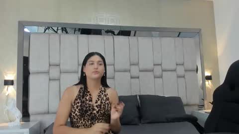 valerycooper23 online show from February 4, 9:40 pm