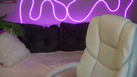 V A L E R Y  M U R online show from October 8, 7:09 pm