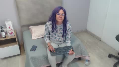 valevicious online show from November 10, 7:38 pm