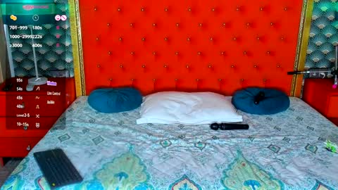 Valerie Val V online show from April 1, 2:25 pm