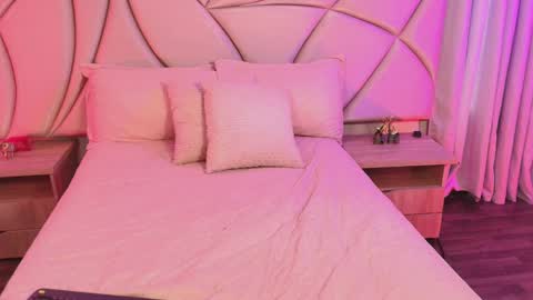 Vallery online show from April 13, 1:15 pm