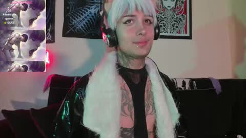 david guzman i model independenthelp me with a thumbs up online show from February 1, 5:59 am