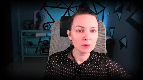 Vanda online show from November 8, 9:45 am