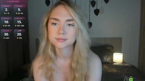 Snapshot of vanessa_maes chatting on October 24, 7:25 pm Vanessa Maes online show from October 24, 7:25 pm