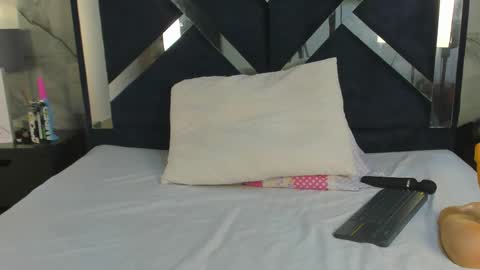 Vanessa Hard online show from February 21, 8:01 pm