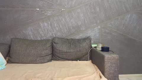 vanessalovesu_ online show from December 6, 11:17 am