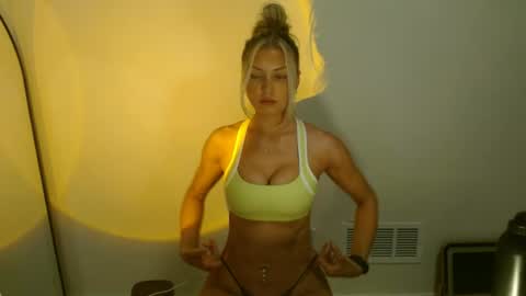 vanessarae_ online show from June 14, 11:07 pm
