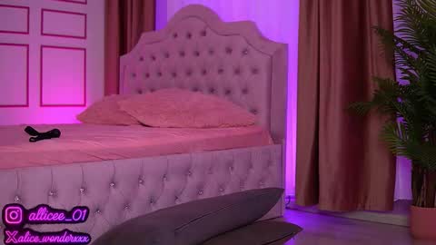 Snapshot of vanessasimon chatting on October 15, 6:16 am Vanessa Simon online show from October 15, 6:16 am
