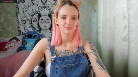 Snapshot of vanilla_arya chatting on January 11, 7:28 am Adelina online show from January 11, 7:28 am