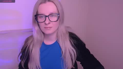 Mia online show from November 19, 7:51 am