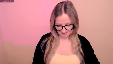 Mia online show from March 26, 6:24 pm