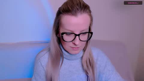 Mia online show from January 7, 8:08 am