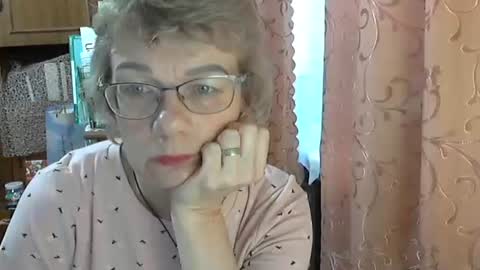 Vanillaxcreamy online show from December 4, 8:03 am