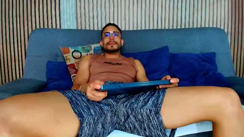 Vans Ross online show from February 5, 7:39 pm