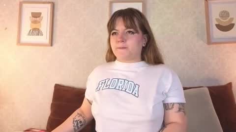 Vee Simons online show from November 20, 9:45 pm