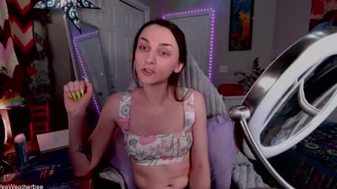 Snapshot of veeweatherbee chatting on September 9, 12:32 am Violet Weatherbee online show from September 9, 12:32 am