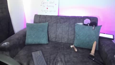 velmoon online show from February 12, 6:33 pm