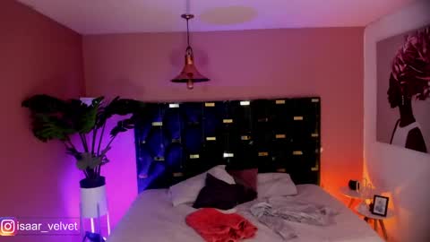 Isabella  online show from April 17, 11:45 am