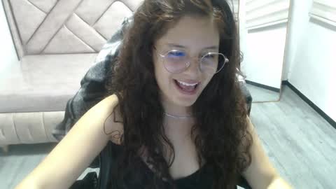 velvet_moon_v online show from March 26, 8:14 pm