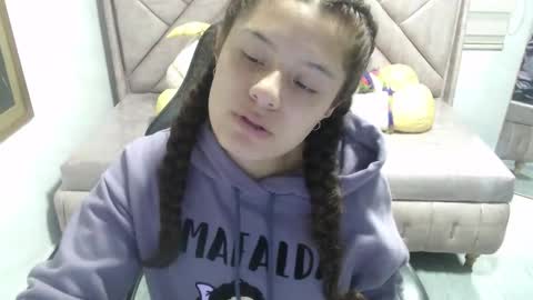 velvet_moon_v online show from January 7, 1:05 pm