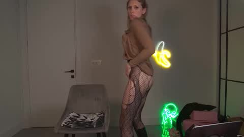 VelvetTGirl online show from March 16, 5:44 am